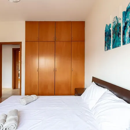 3 Bedroom * לרנקה