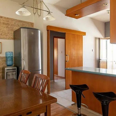 3 Bedroom Apartment *