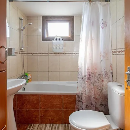 3 Bedroom * לרנקה